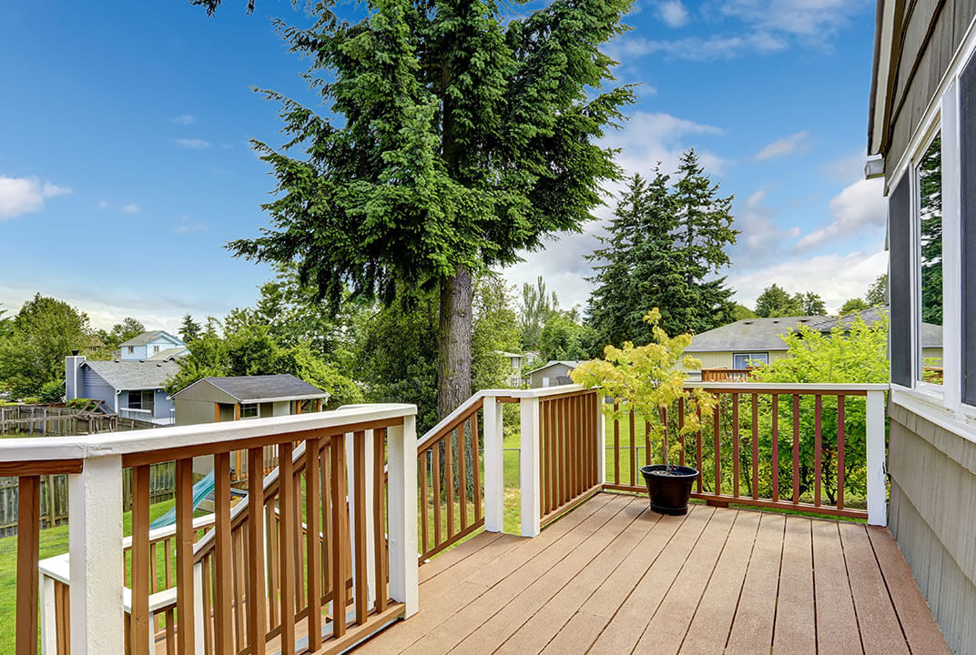 Deck Railing Options to Elevate Your Outdoor Space